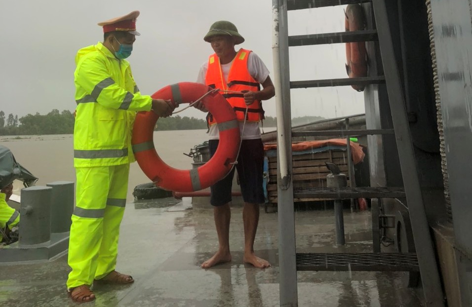 Chung tay xây dựng văn hóa giao thông đường thủy